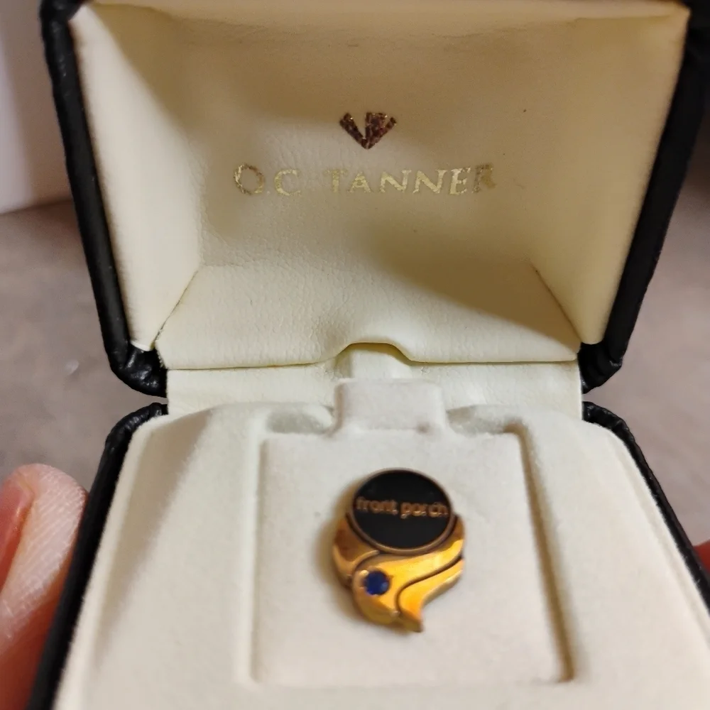 Vintage OC‎ Tanner 1/10 10KT Gold Sapphire Lapel Pin